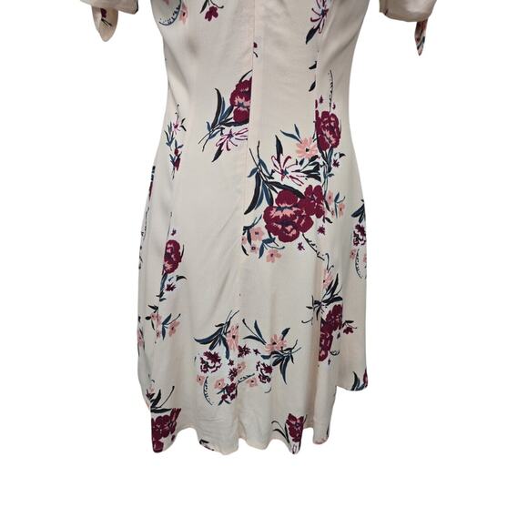 ASTR The Label Women Short Sleeve Floral V-Neck Viscose Dress Size Small - Picture 12 of 13